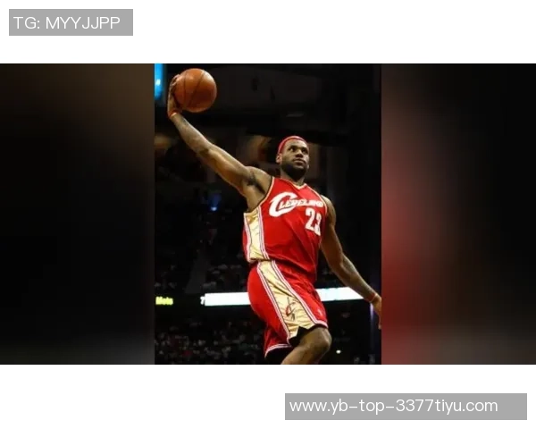 詹姆斯回顾新秀时期经典扣篮瞬间感慨23年光阴如梭对阵骑士再续传奇